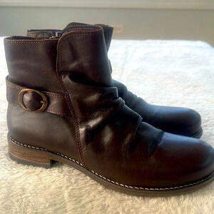 Avellini Women’s Leather Sz 38 Chocolate Ruched lugged rubber sole Hand Crafted